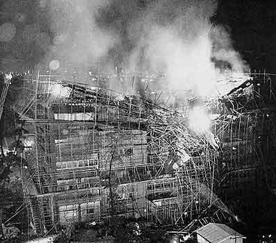 This picture shows a U.S. Navy 'Phantom' jet that had crashed into the Computer Center building of Kyushu University on June 2nd, 1968, causing much controversy.